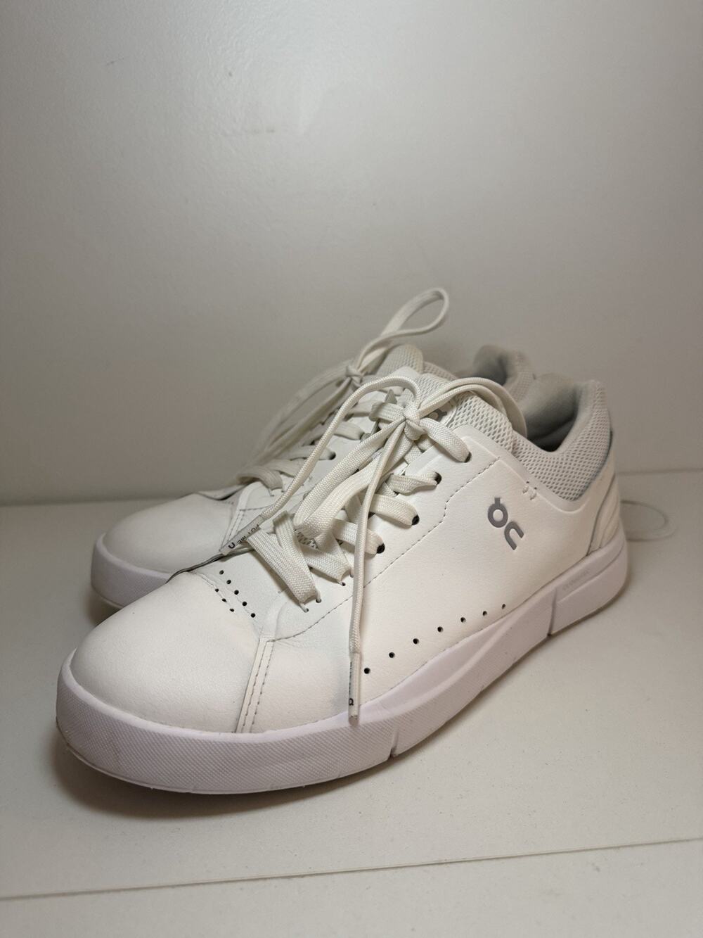 On Cloud The Rodger Advantage Women's 8.5 White Tennis Shoe Casual Sneaker EUC!